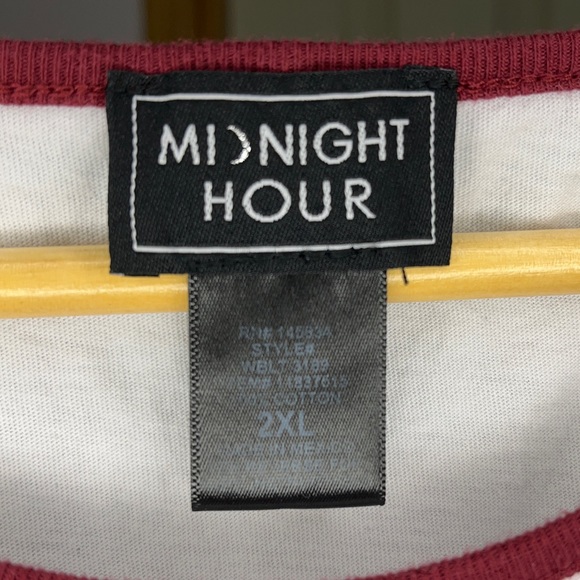 NWOT Burgundy and White 3/4 sleeve t-shirt front tie musical notes detail - Picture 4 of 5